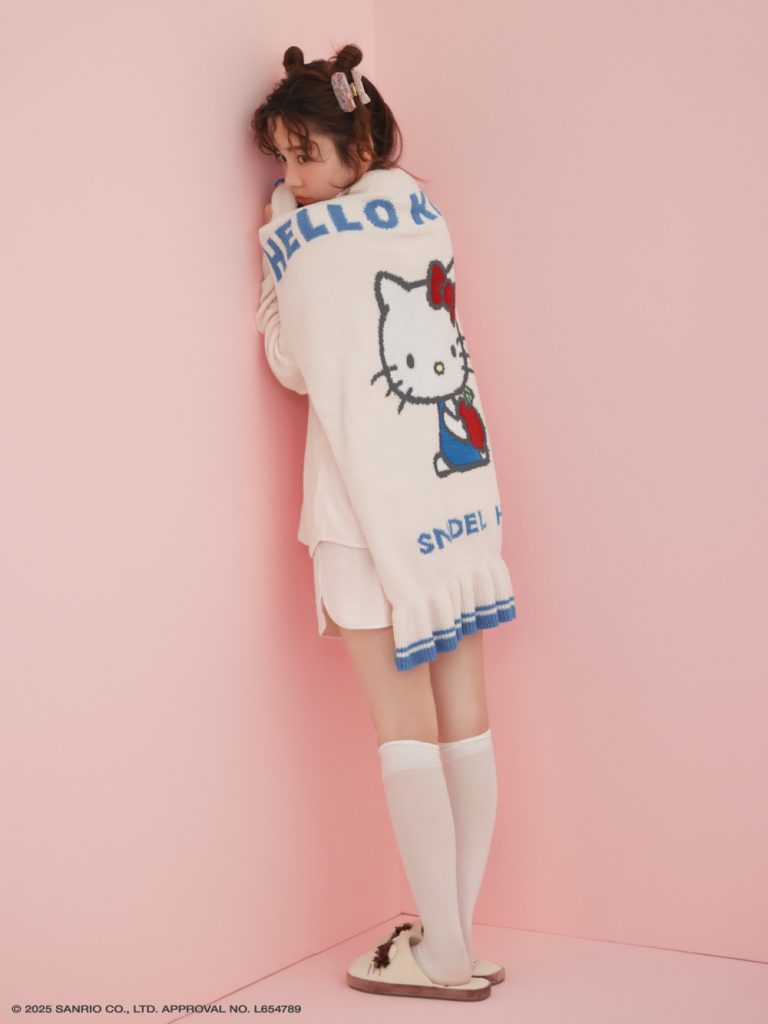 「【HELLO KITTY】ニットブランケット」（7920円）