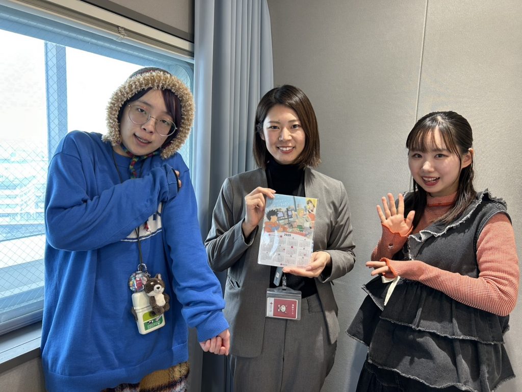ラジオ関西『Clip』火曜日でパーソナリティーを務める、はるかぜに告ぐ・とんず、一色といろ、兵庫県赤十字血液センターの池田恵理子さん（中央）
