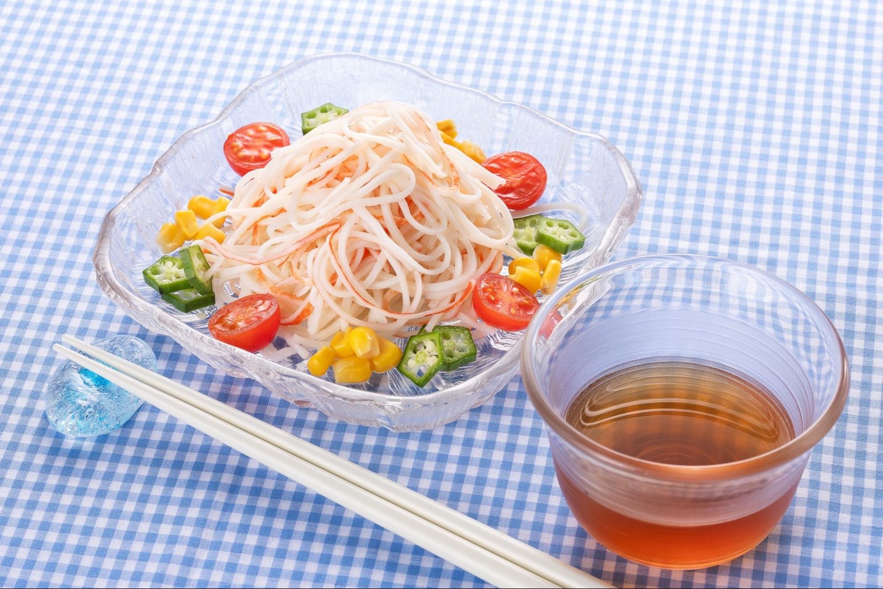 ゆでる手間なし！箸でほぐすだけの「カニかま麺」誕生 カネテツ、1日