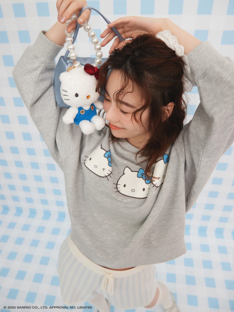 「【HELLO KITTY】ニットぬいぐるみチャーム」（6600円）