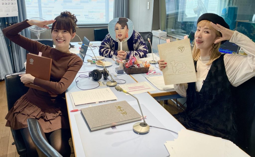 阪田マリン（写真左）とサマンサ・アナンサ（同中央）、ウラリエ（同右）