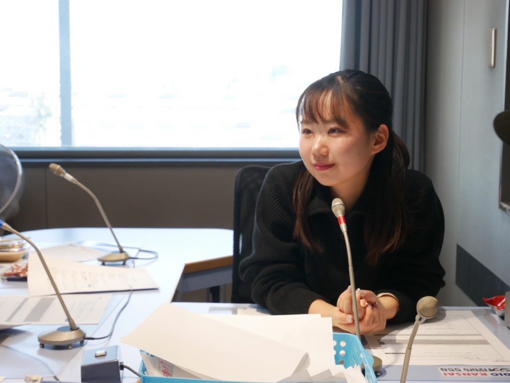 ラジオ関西『Clip』火曜日でパーソナリティーを務める、はるかぜに告ぐ・一色といろ