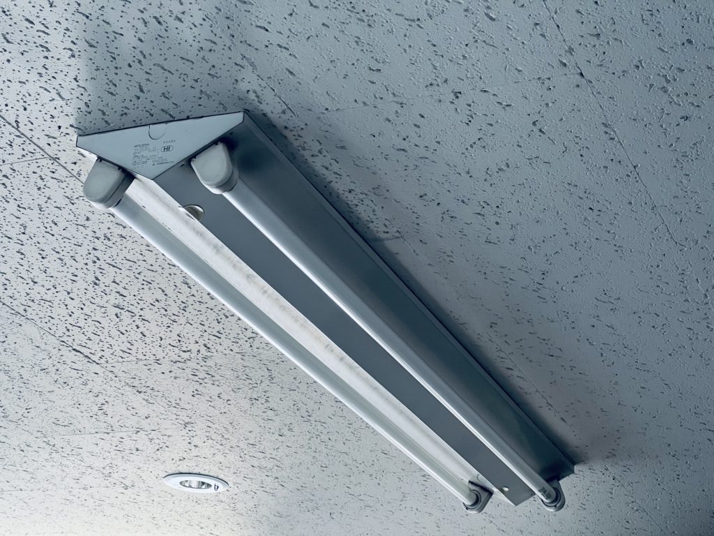 近づく蛍光灯の2027年問題