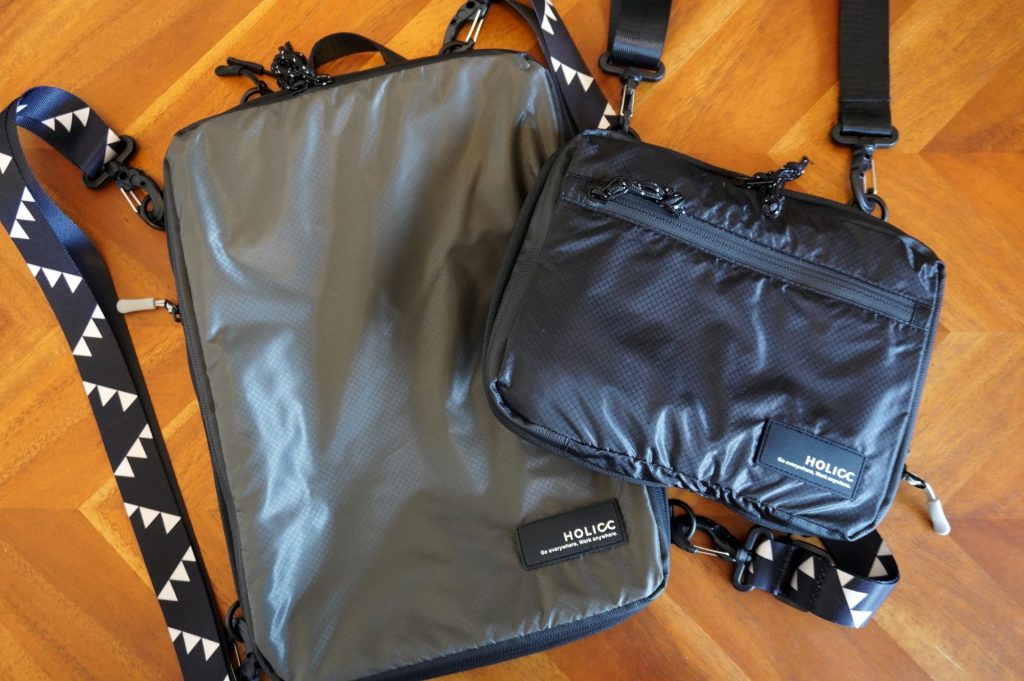 HOLICC「PackBag+」Sサイズ（右）はショルダーやボディバッグに、Lサイズ（左）はショルダー、リュックに変形が可能