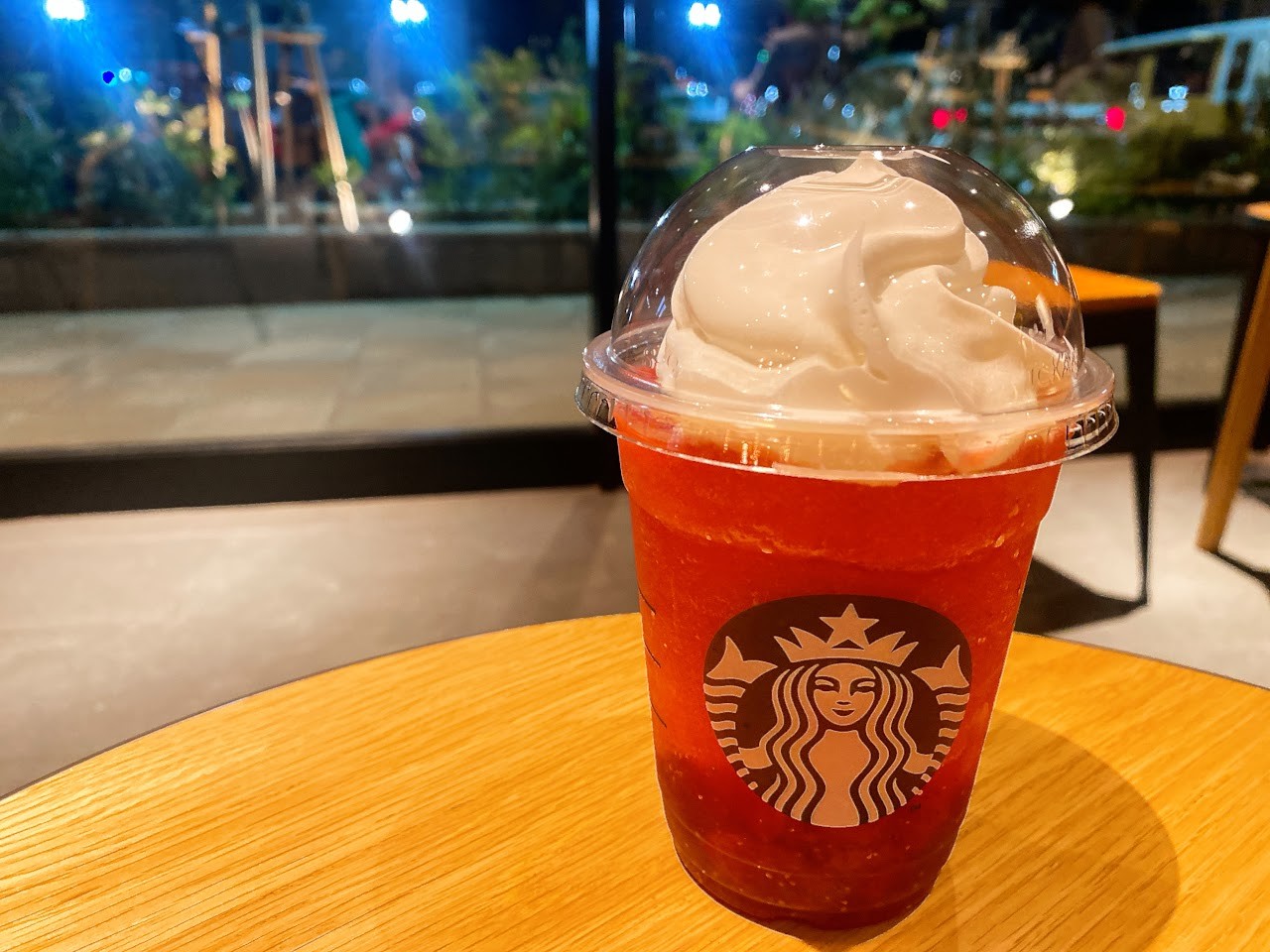 いちごそのもの”を超えた体験!? スタバ新作「THE 苺 フラペチーノ」で