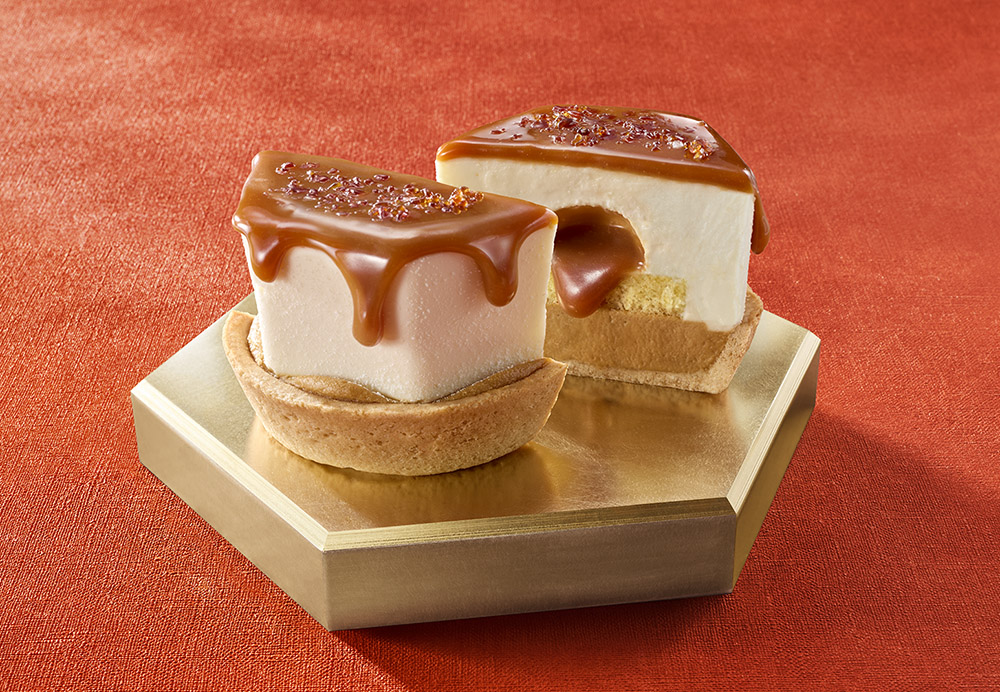 店内厨房仕上げのとろとろキャラメル背徳チーズケーキ『キャラメルフォンデュ・チーズケーキ メルティクラウン』