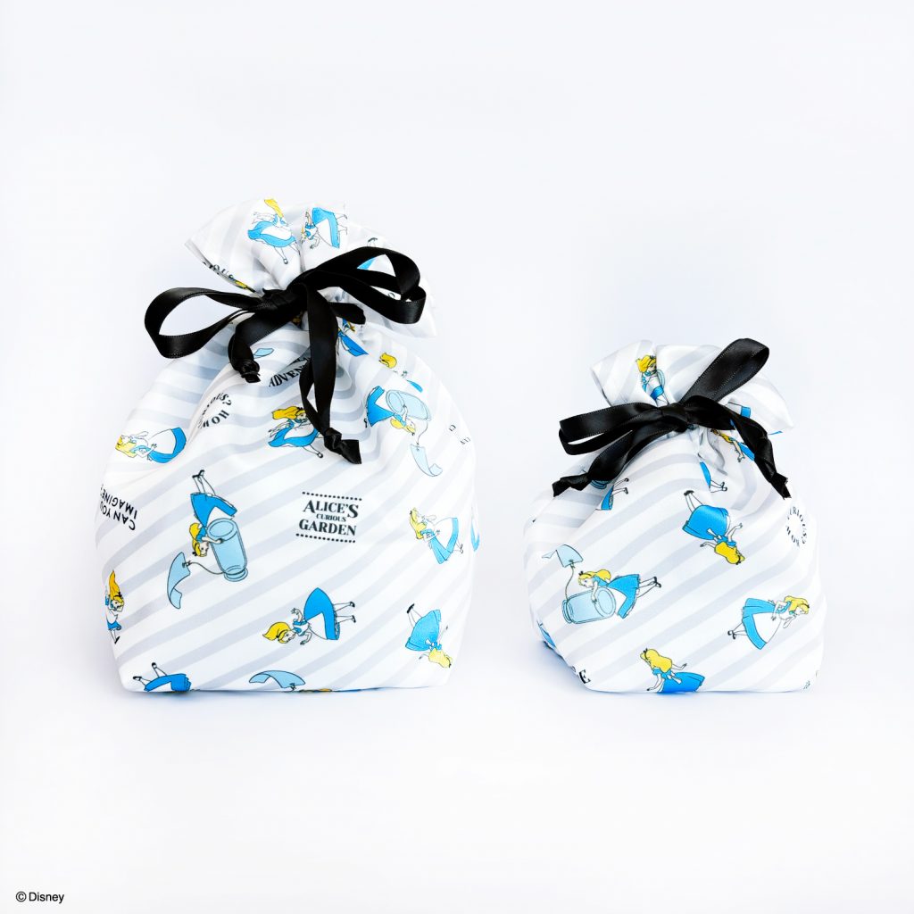 サテン生地巾着袋（M　660円、S　550円）