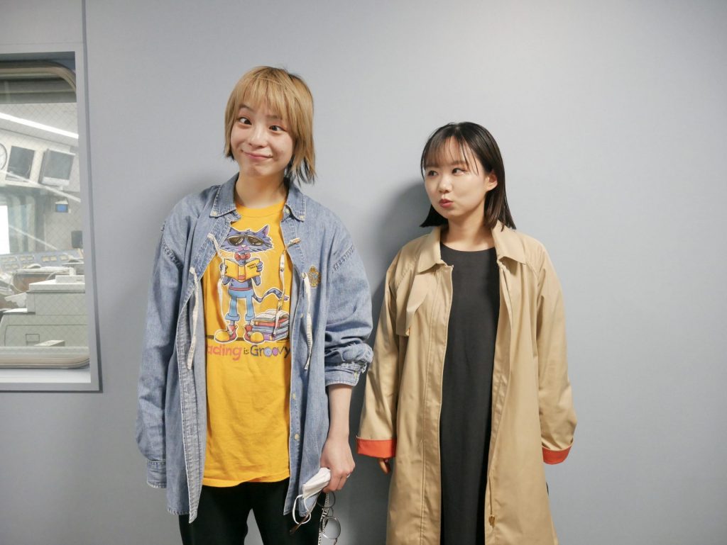 はるかぜに告ぐのとんず（左）、一色といろ（右）