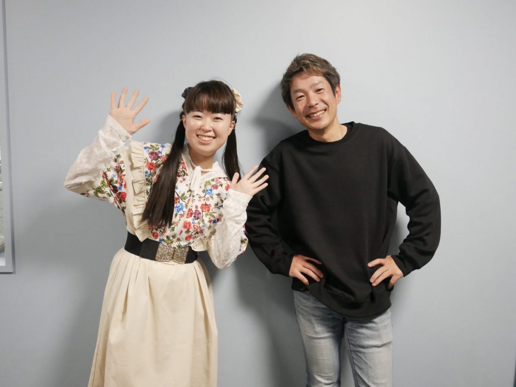 落語家の桂米舞（左）、フリーアナウンサーの清水健（右）