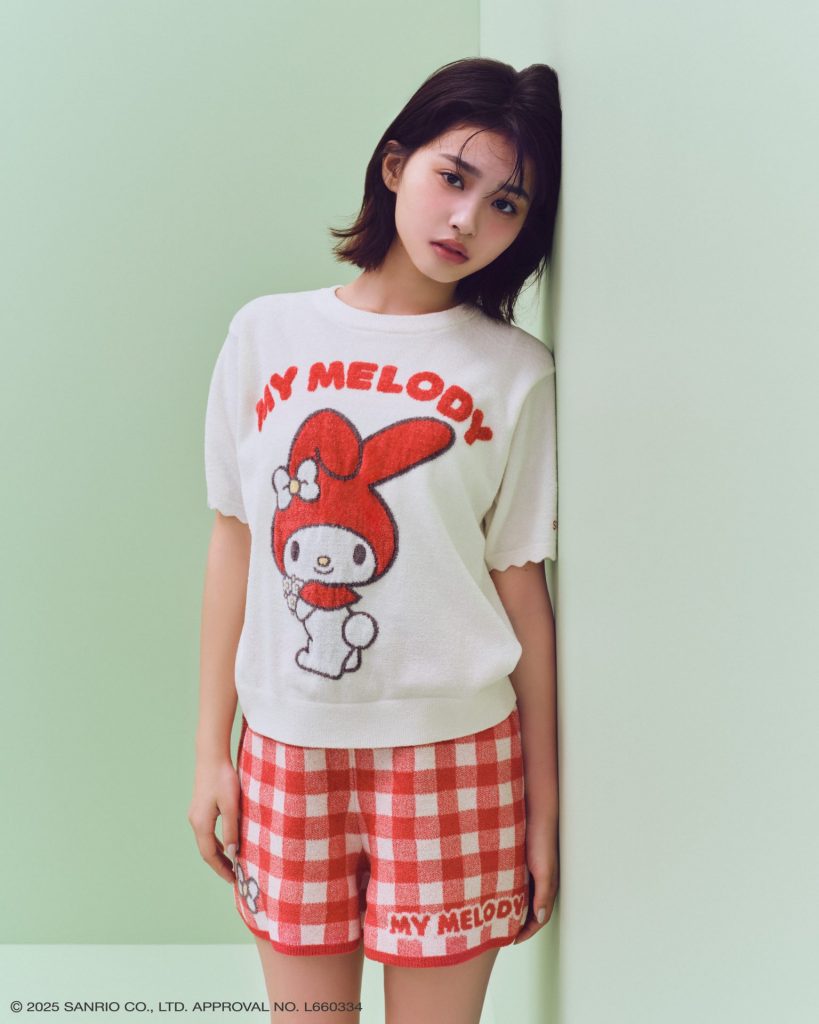 「ニットプルオーバー」（8580円）(C) '25 SANRIO CO., LTD. APPR. NO. L660334