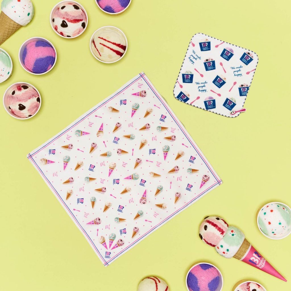 「ハンカチ」（1650円）、「プリントミニタオル」（990円）