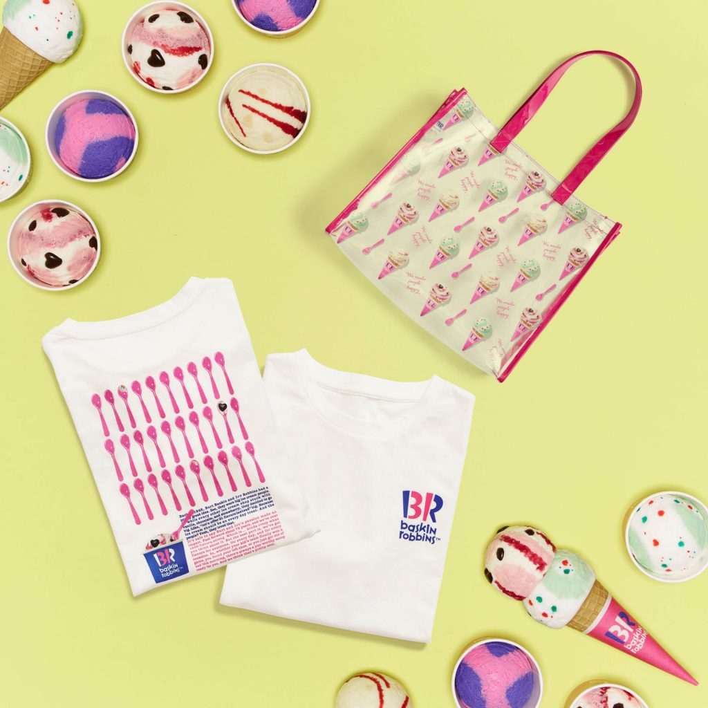 「プリントTシャツ(オフホワイト)」（4950円）、「ビニールトート」 （4290円）