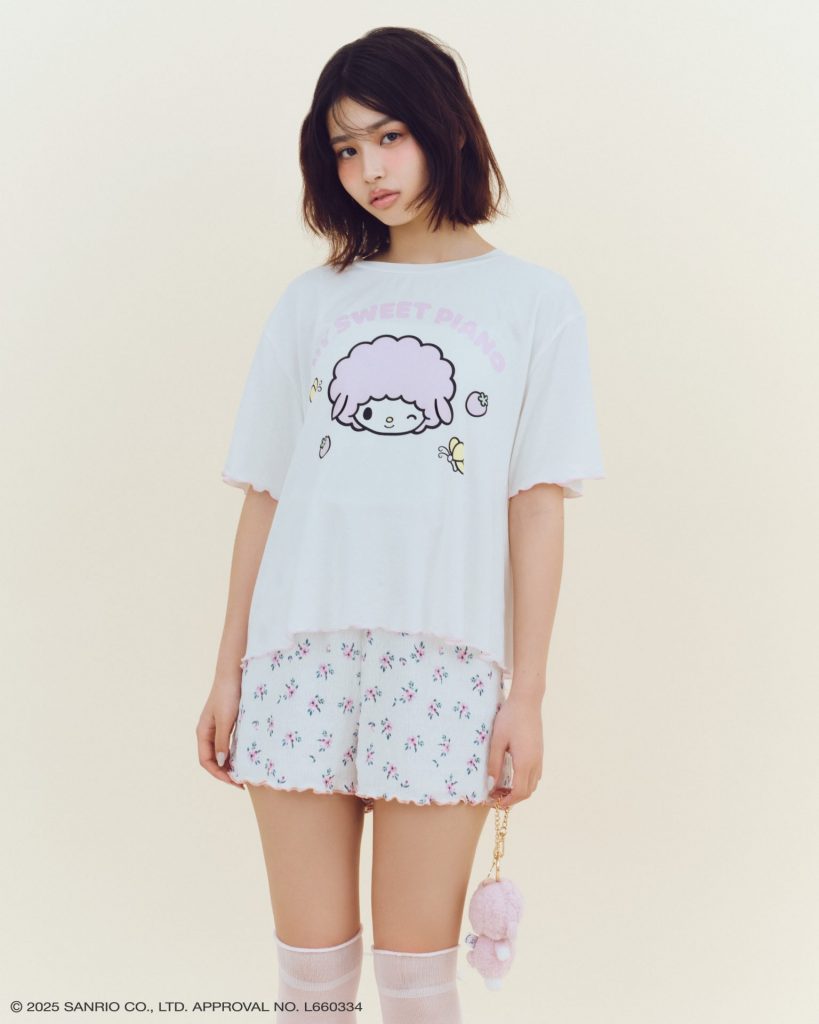 「Tシャツ」（5940円）(C) '25 SANRIO CO., LTD. APPR. NO. L660334