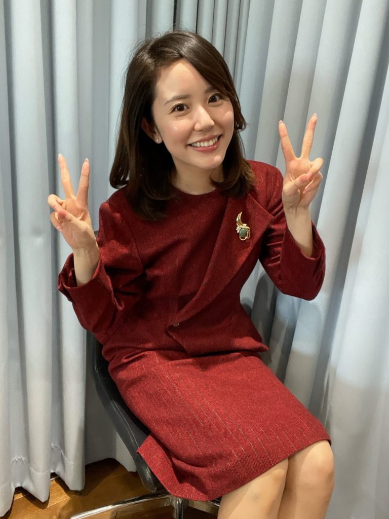 母方のひいおばあちゃんからゆずり受けたセットアップを着る阪田マリン