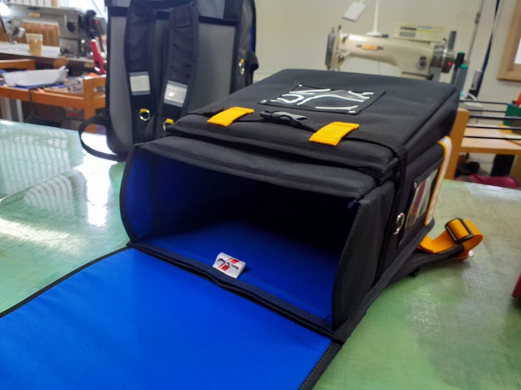 「かんたんランドセル」カブセを開けたところ