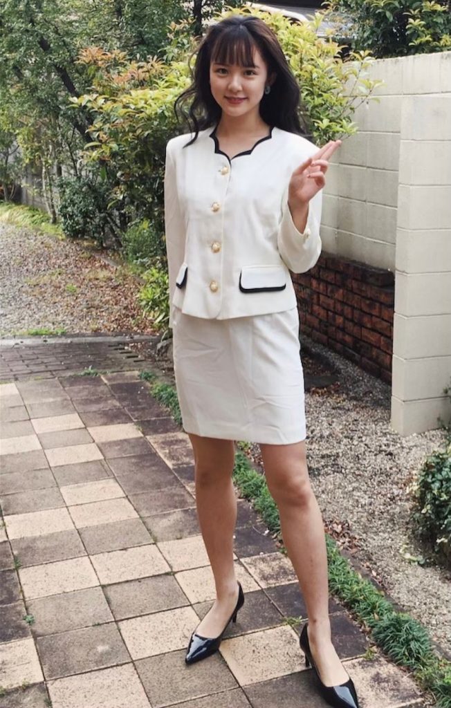 600円で購入した白のバブルスーツのセットアップ