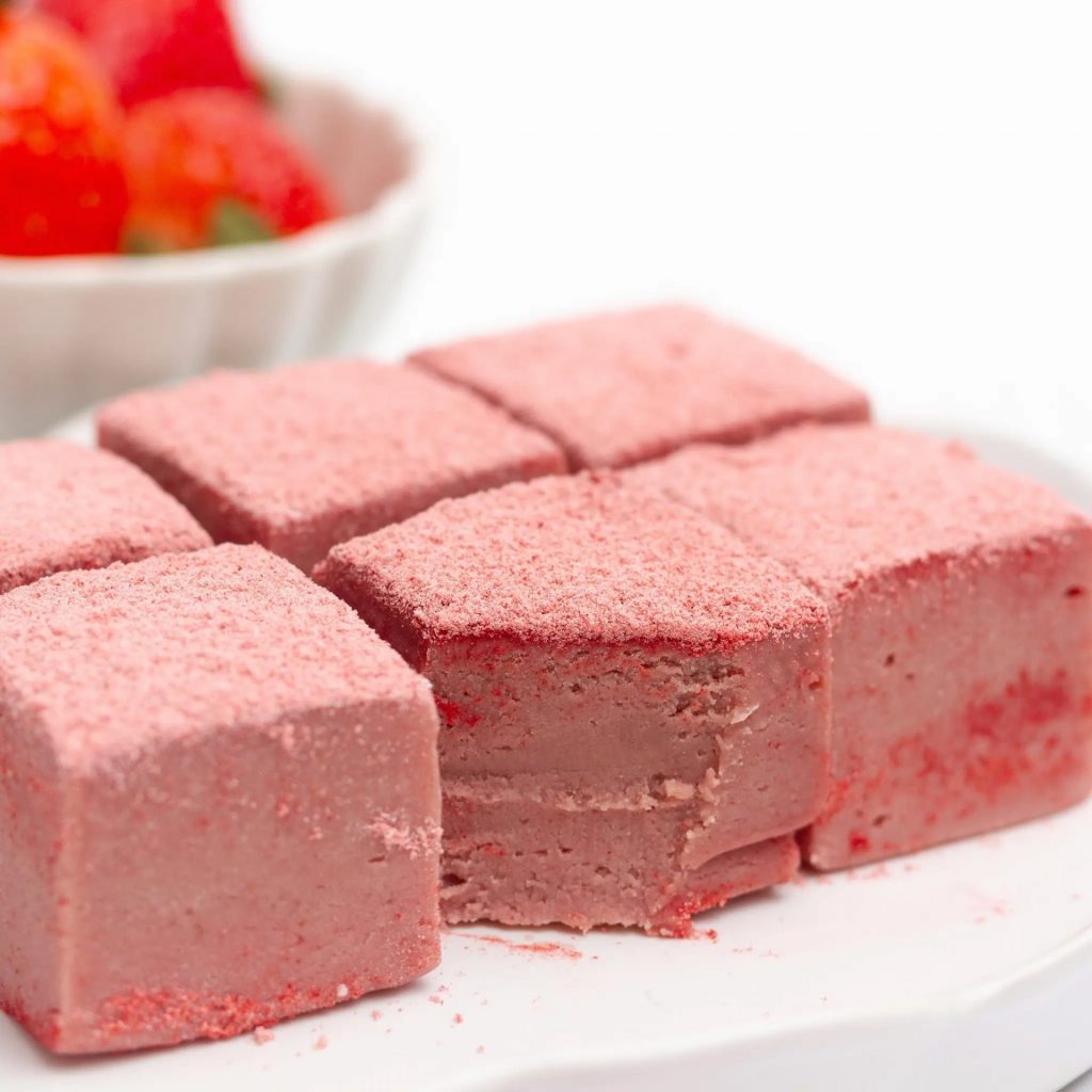 いちご味の生チョコは、濃厚ないちご味が甘酸っぱく、口溶けもなめらか（画像提供：株式会社SpinLife）