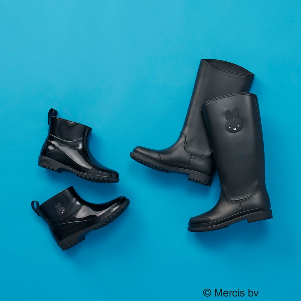 レインブーツ（ショート丈 4979円、ロング丈 5979円）