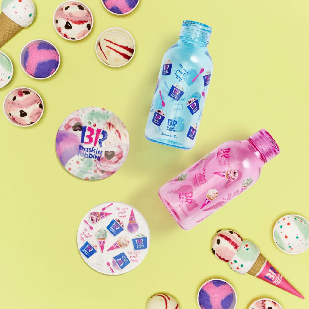 「コースター」（各880円）、「クリアボトル（700ml）」（各2200円）