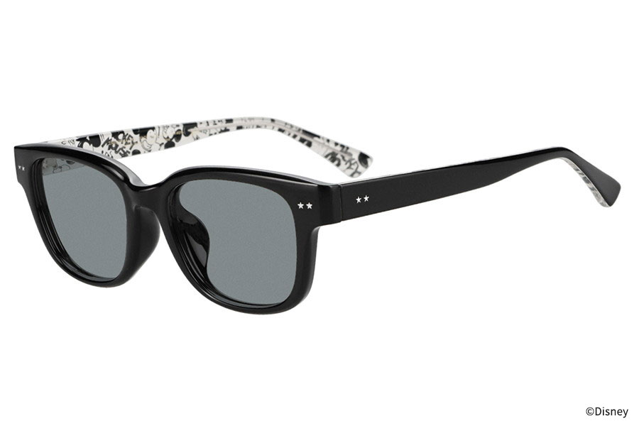 フロントサイドには2つの星型ピン