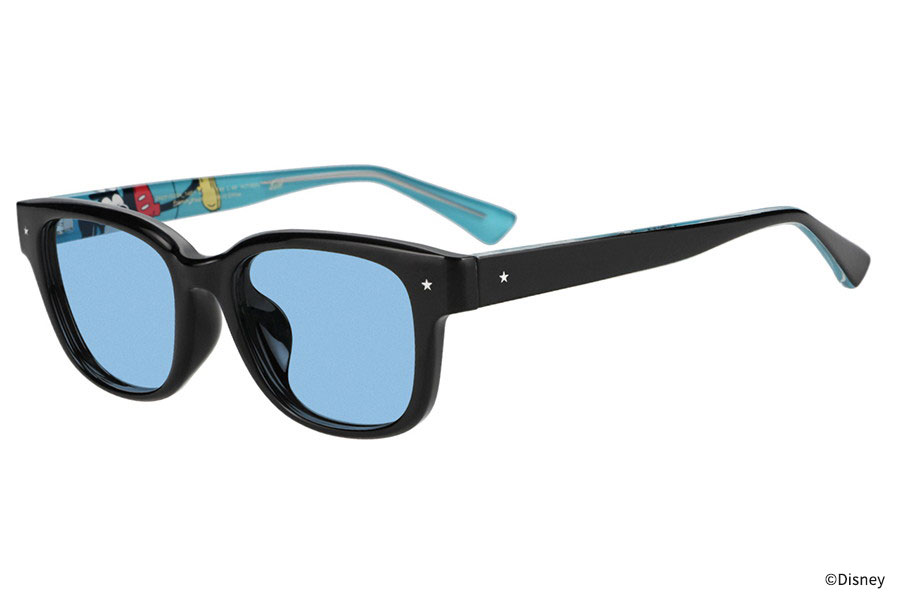 フロントサイドには星形のピン