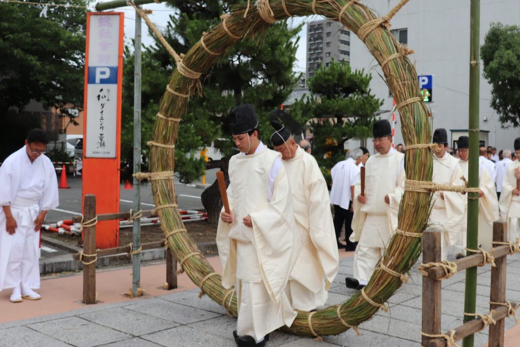 輪抜け神事の様子　提供：播磨国総社射楯兵主神社