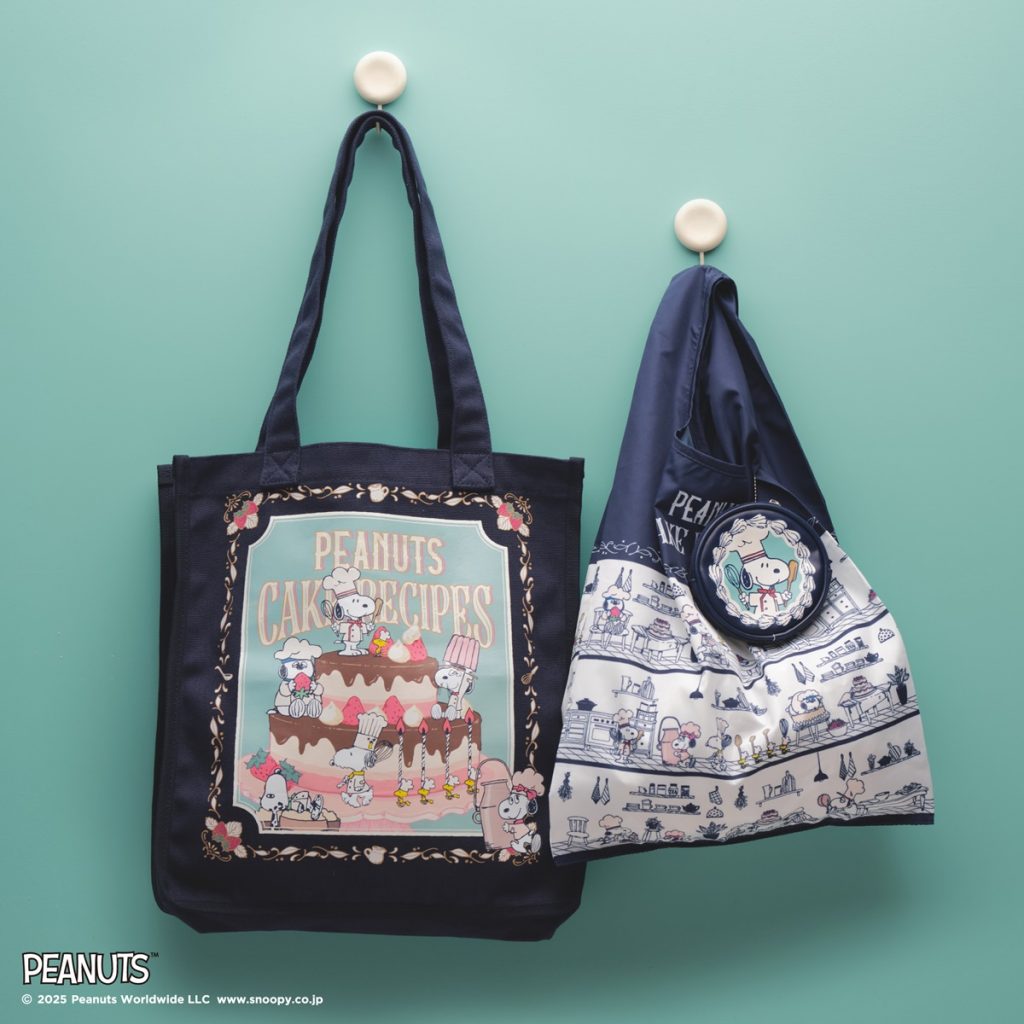 「キャンバストート」（4620円）、「ポケッタブルバッグ」（2970円）(C) 2025 Peanuts