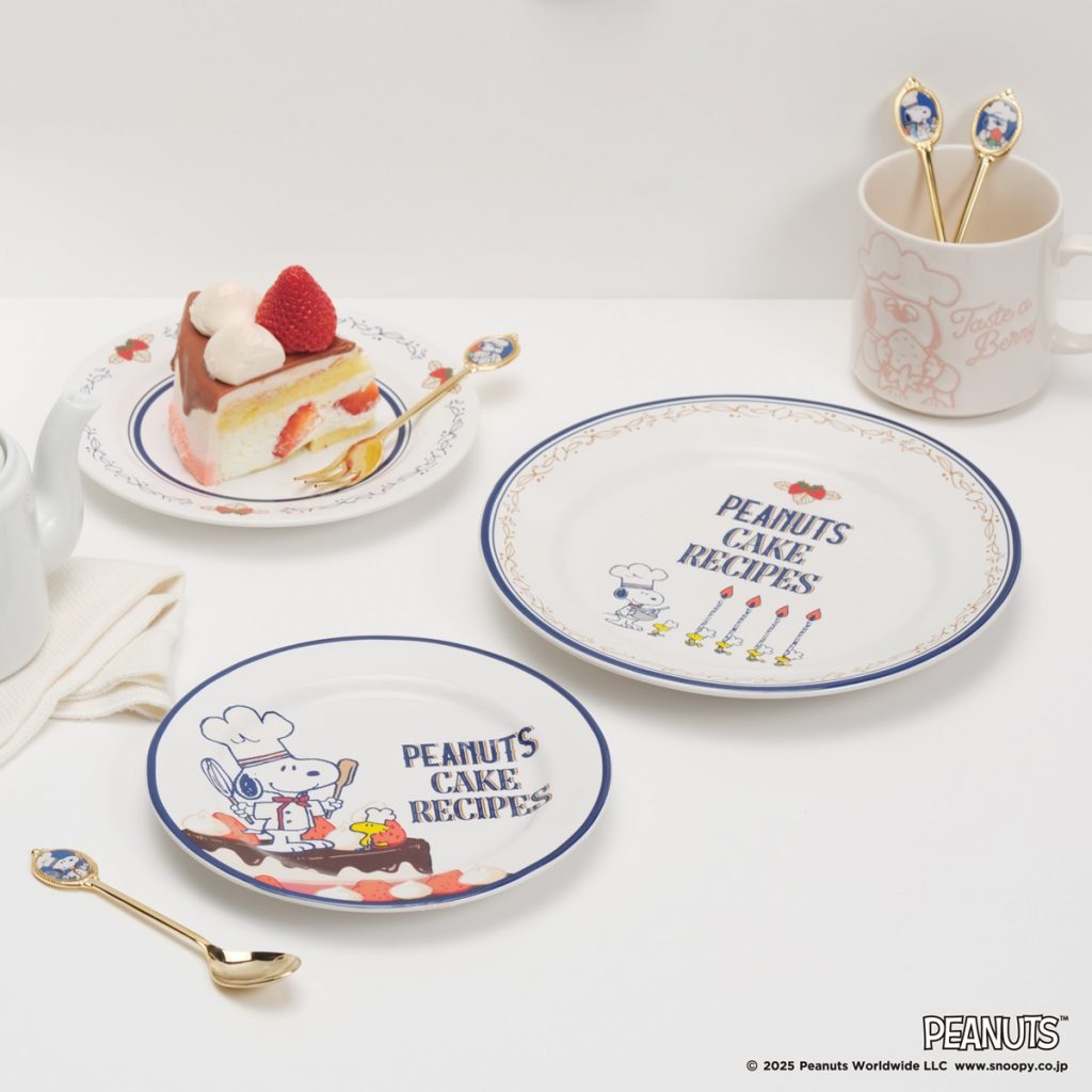 「プレートS」（各1650円）、「プレートM」（2420円）、「ティースプーン」（各990円）、「ケーキフォーク」（各990円）(C) 2025 Peanuts