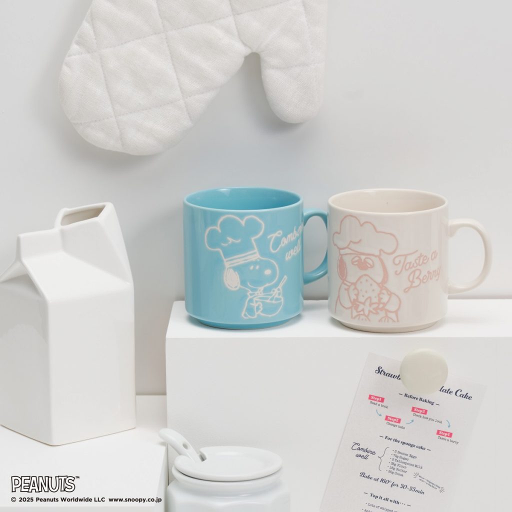 「マグカップ」（ブルー、アイボリー　各1650円）(C) 2025 Peanuts