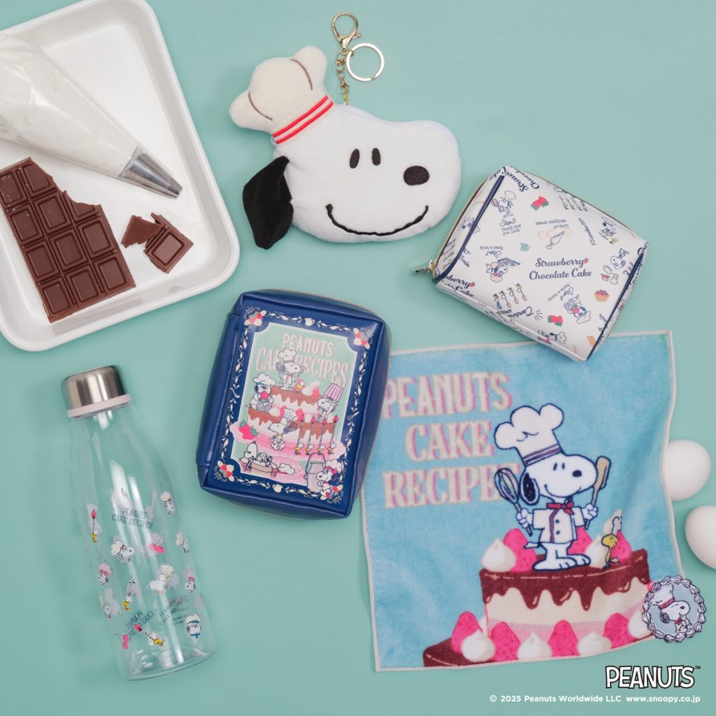 「リール付きパスケース」（2970円）、「ポーチM」（2640円）、「クリアボトル」（2750円）、「ブック型ポーチ」（2420円）、「ミニタオル」（990円）(C) 2025 Peanuts