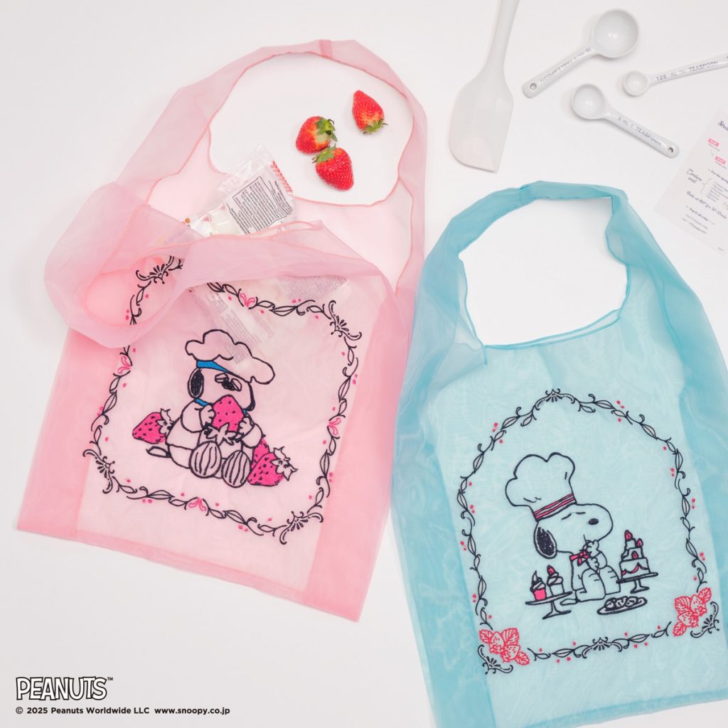 「刺繍バッグ」（各3300円）(C) 2025 Peanuts