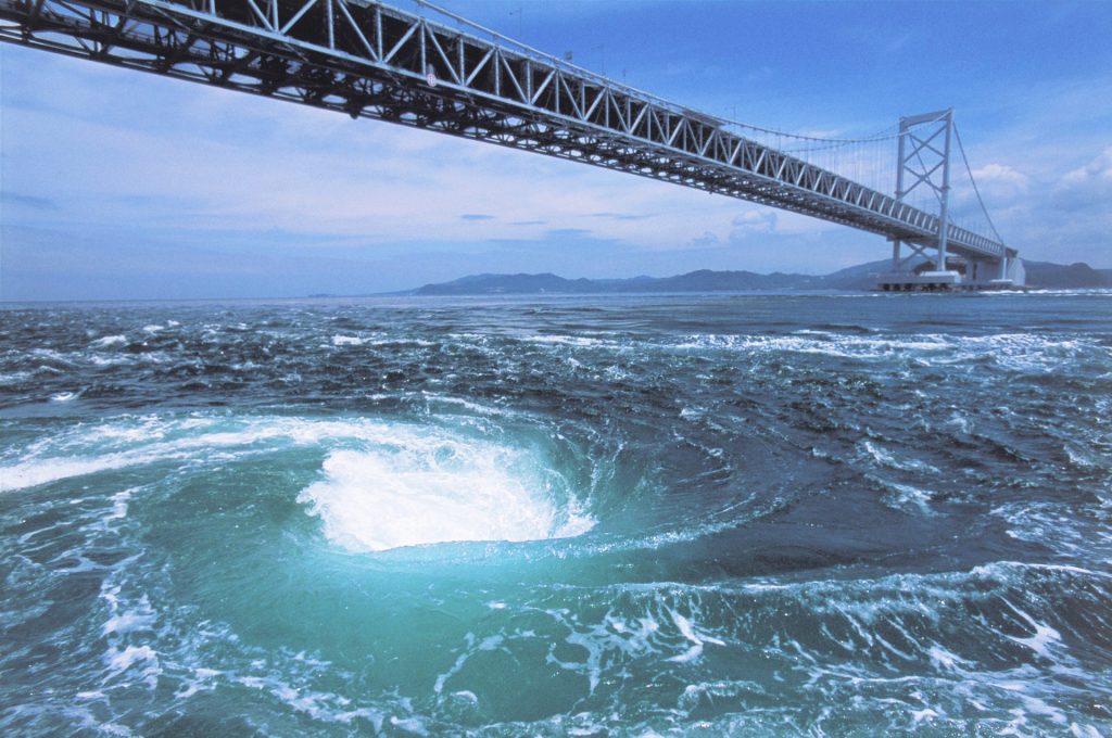 鳴門海峡の渦潮（画像提供：淡路県民局）