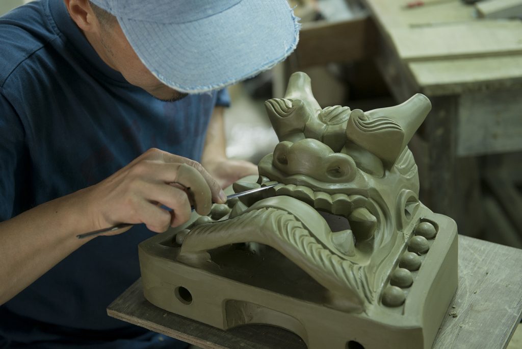 日本三大瓦のひとつ「淡路瓦」鬼瓦の製造風景（画像提供：淡路県民局）