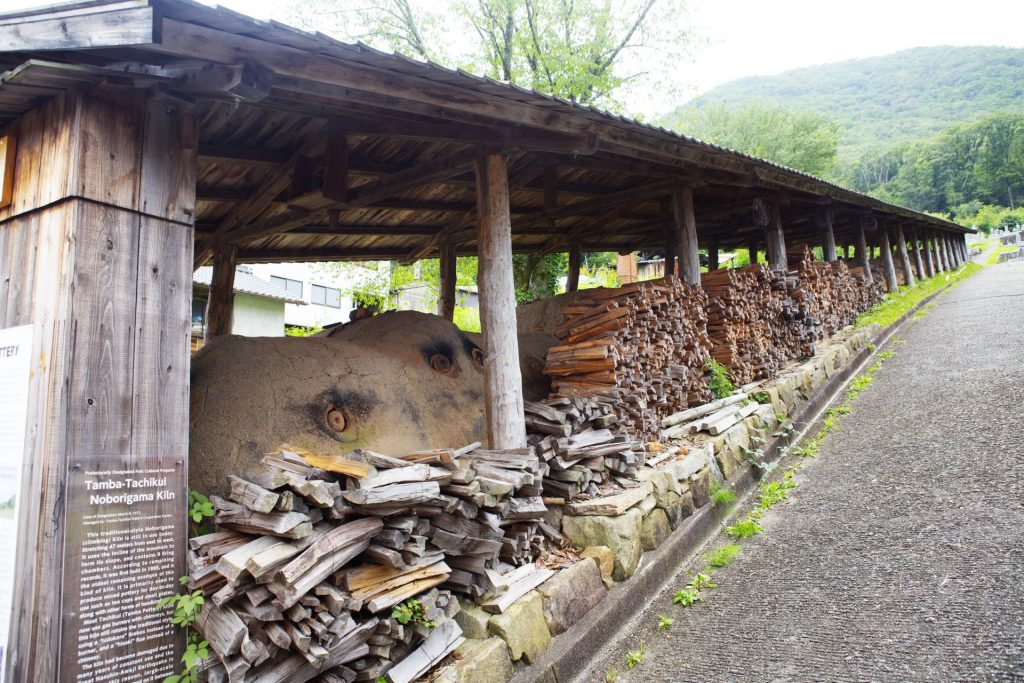 丹波篠山市に明治28年に築窯された登窯は、丹波焼の最古の登窯として、兵庫県の有形民俗文化財に指定されている（画像提供：丹波県民局）