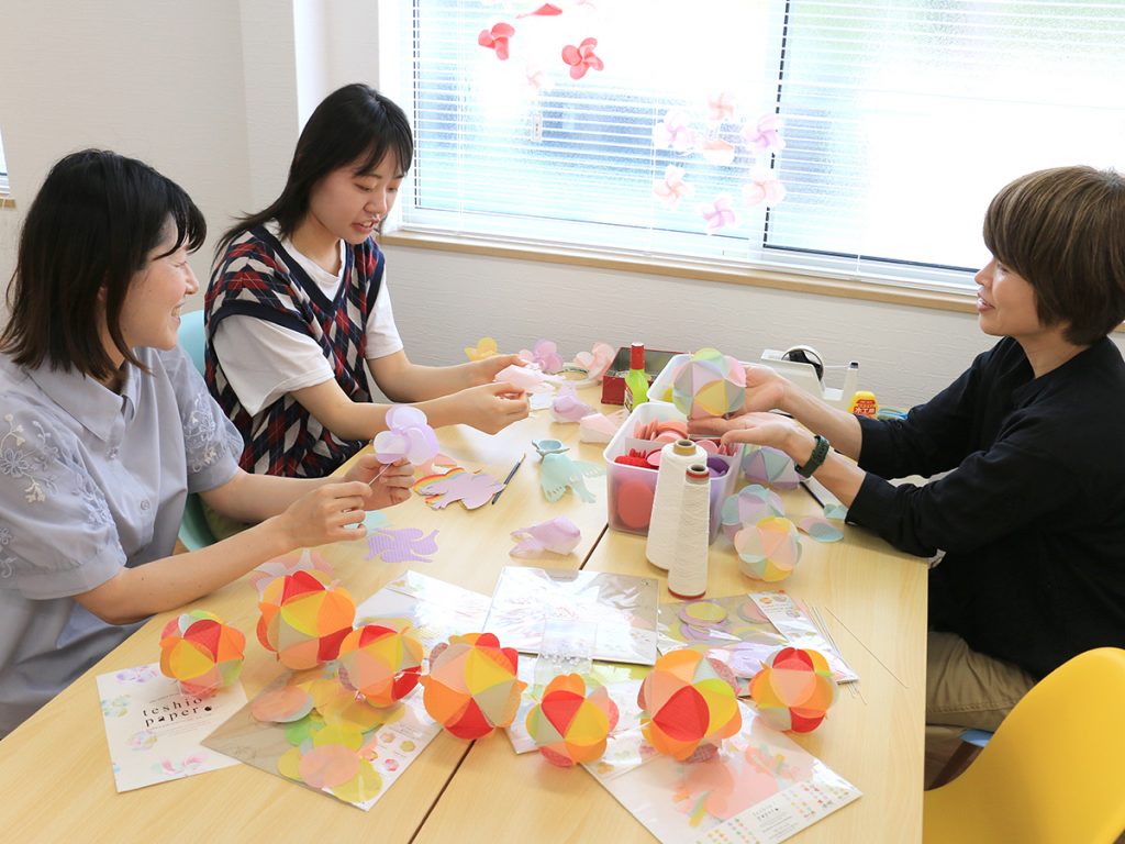 柏原加工紙では、キットを使ってインテリアを作る体験ができる（画像提供：丹波県民局）