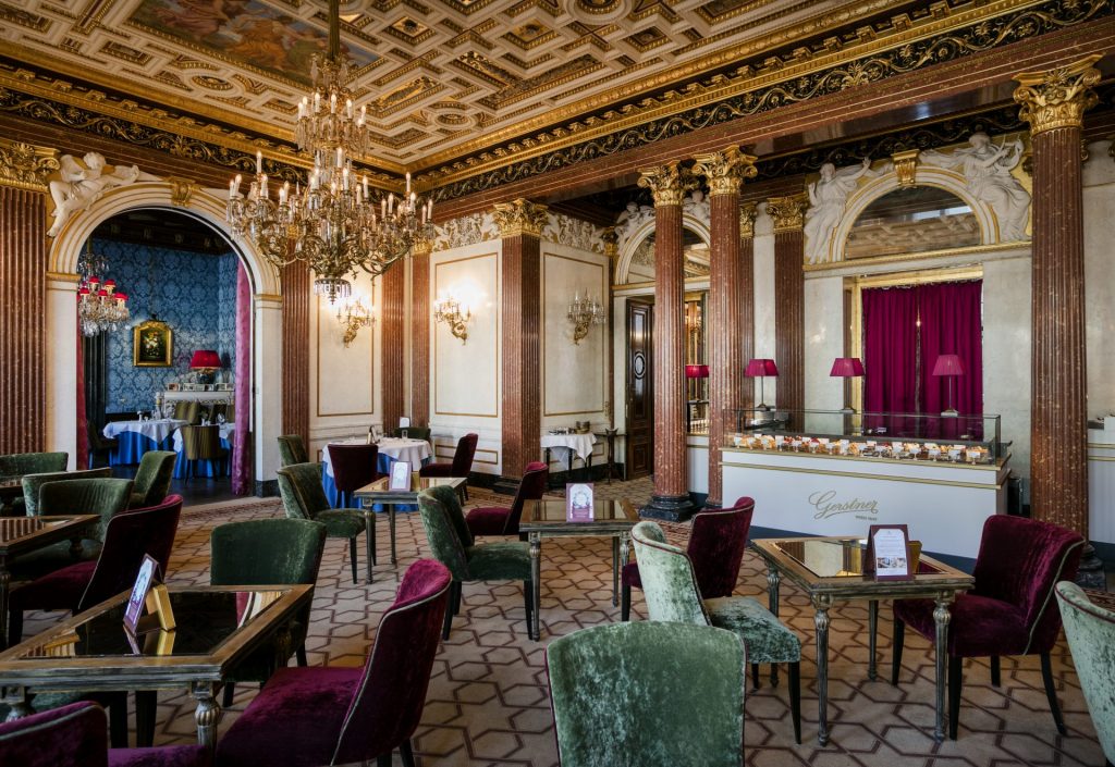 カフェ・ゲルストナーの内観（元宮殿。伝統カフェの中でも華やか）Austria Tourism / Harald Eisenberger