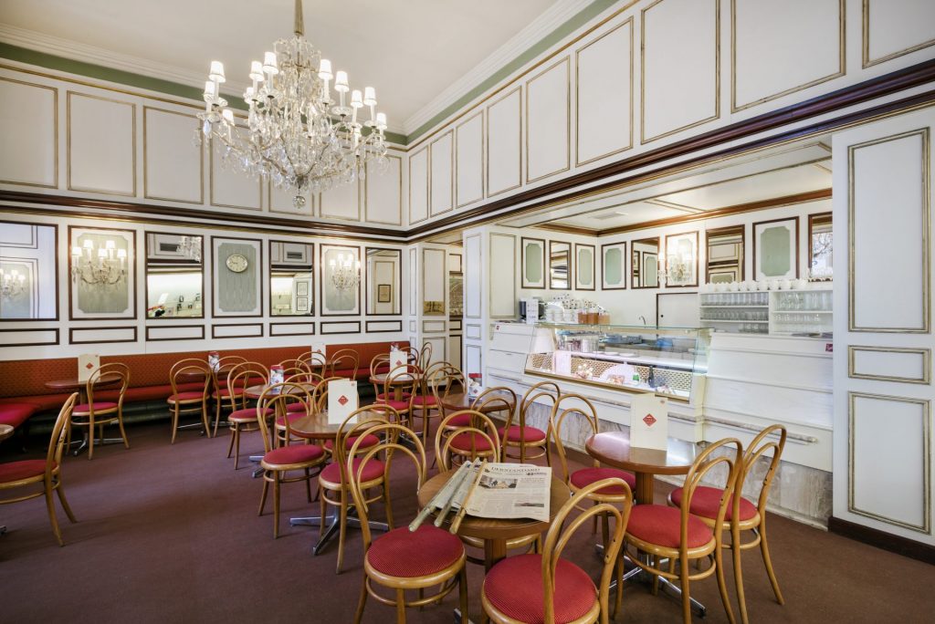 カフェ・スルーカの内観　Austria Tourism / Harald Eisenberger