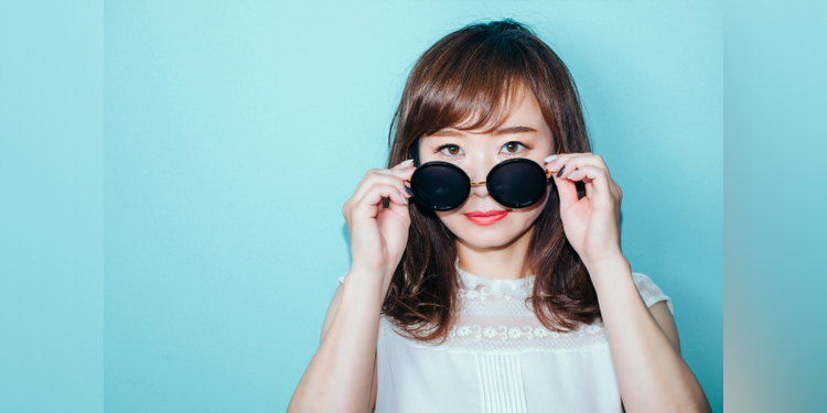 【『Clip』】ネットで散見される「レンズ色の濃いサングラスは目に悪い」←噂は本当?