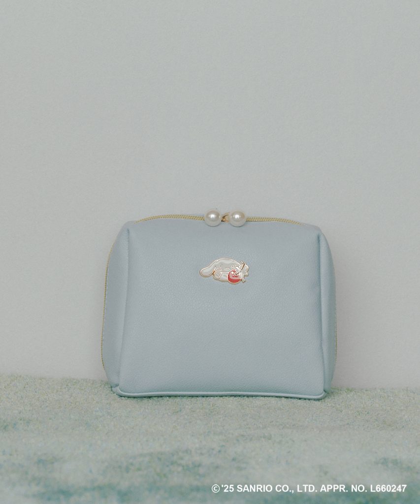 VIS【シナモロール】VIS別注ポーチ（カラー：ホワイト・サックス　4389円　WEB限定）