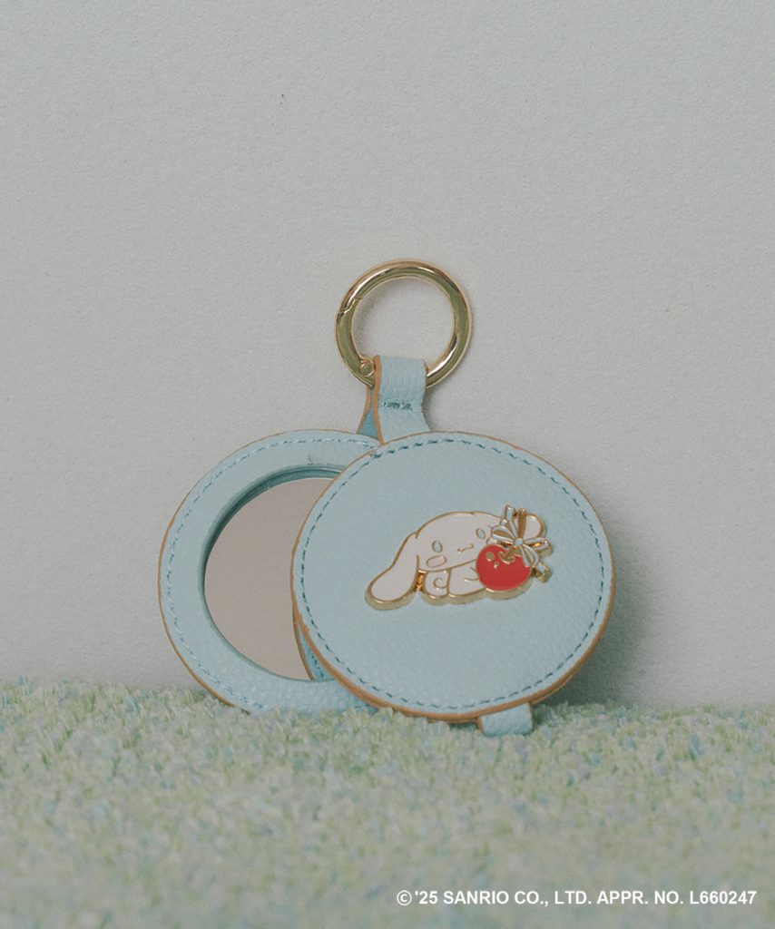 VIS【シナモロール】VIS別注ミラーチャーム（カラー：サックス・ベージュ　各2409円）