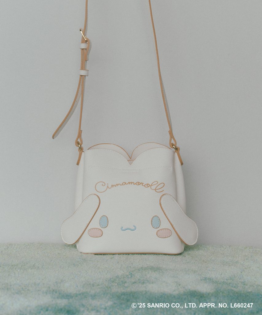 VIS【シナモロール】VIS別注ダブルフェイスハートカットバッグ（ミニ　カラー：ホワイト　7909円　WEB/一部店舗限定）