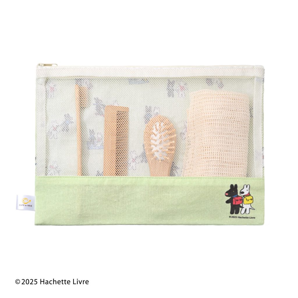 「リサとガスパール×カフェ・ド・クリエ 2025サマーバッグ」オリジナルトラベルポーチ（幅約29cm×高さ約21cm）　(C)2025 Hachette Livre