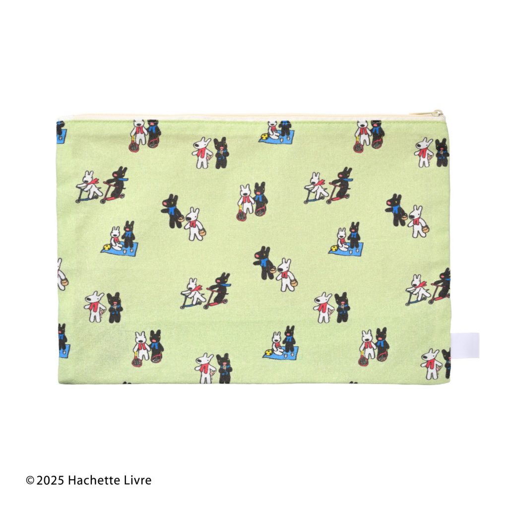 「リサとガスパール×カフェ・ド・クリエ 2025サマーバッグ」オリジナルトラベルポーチ（幅約29cm×高さ約21cm）　(C)2025 Hachette Livre
