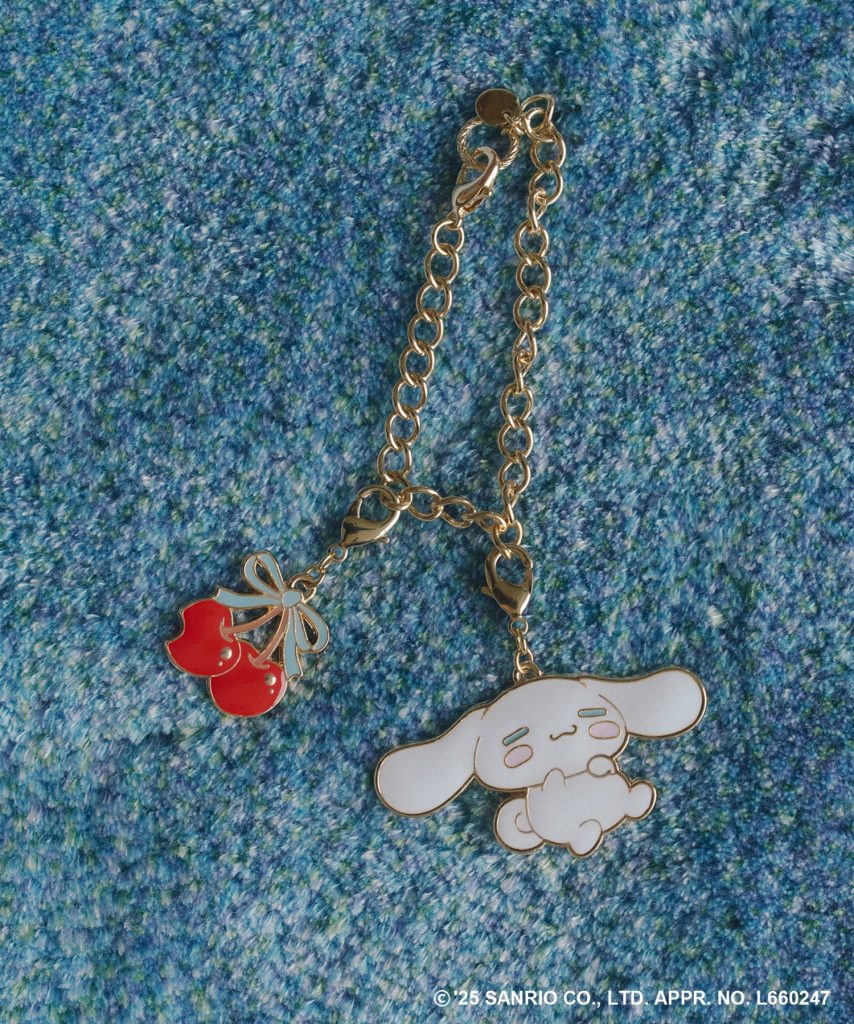 VIS【シナモロール】VIS別注アソートマルチチャーム（各2189円）