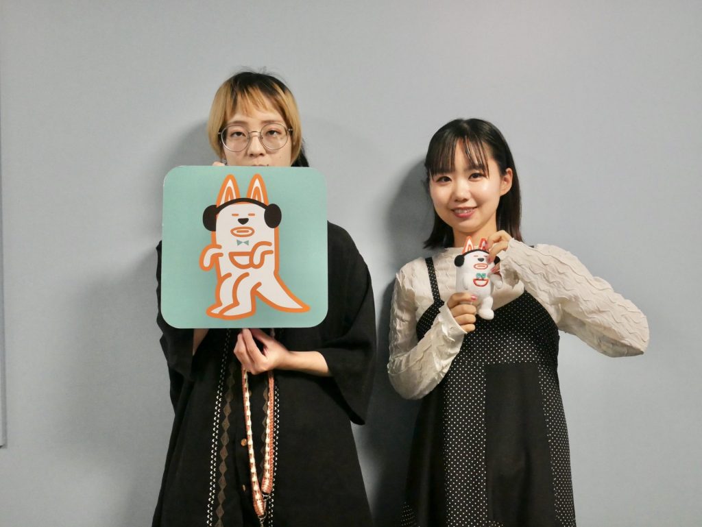 はるかぜに告ぐのとんず（左）、一色といろ（右）