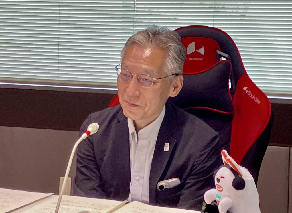 兵庫県の中播磨地域の魅力や「ひょうごフィールドパビリオン」について語る、中播磨県民センター・井野健三郎センター長（ラジオ関西スタジオにて）