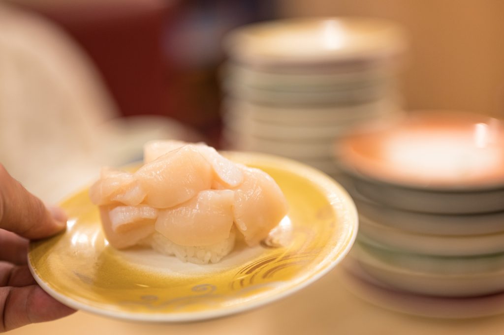 作り直しの寿司が無言で注文レーンにのって運ばれてきた（写真はイメージ）