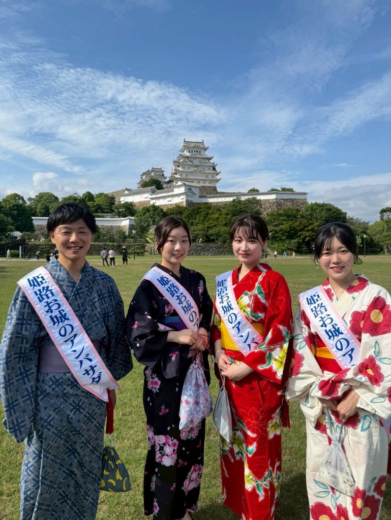 姫路ゆかたまつりの様子　　左から藤原祐太郎さん　山田和采さん　山下優生さん　稲積詩音さん（提供：株式会社神戸新聞事業社）