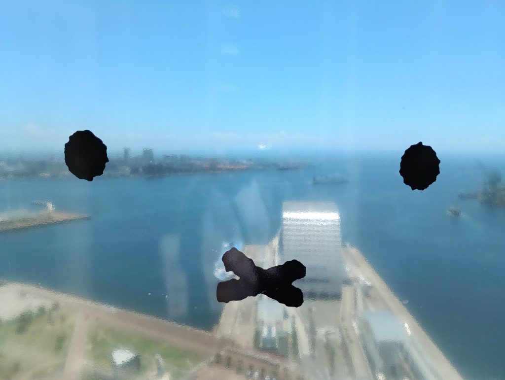 神戸ポートタワーに現れた「ミッフィー」