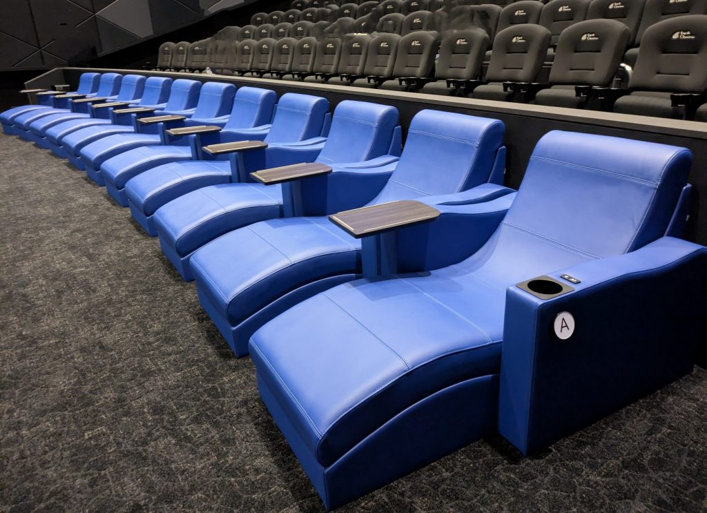 最前列のフラットシート